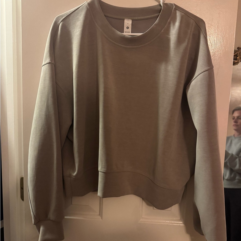 Lululemon Softstreme Perfectly Oversized
Cropped Crew Riverstone Size 6 - Picture 4 of 4